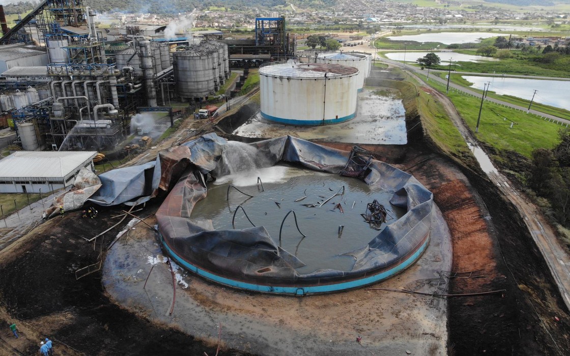 Câmera de segurança flagra momento em que tanque de álcool explode em usina de São Miguel dos Campos