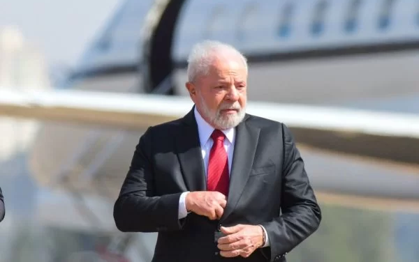 Lula sanciona novo salário mínimo e correção do Imposto de Renda