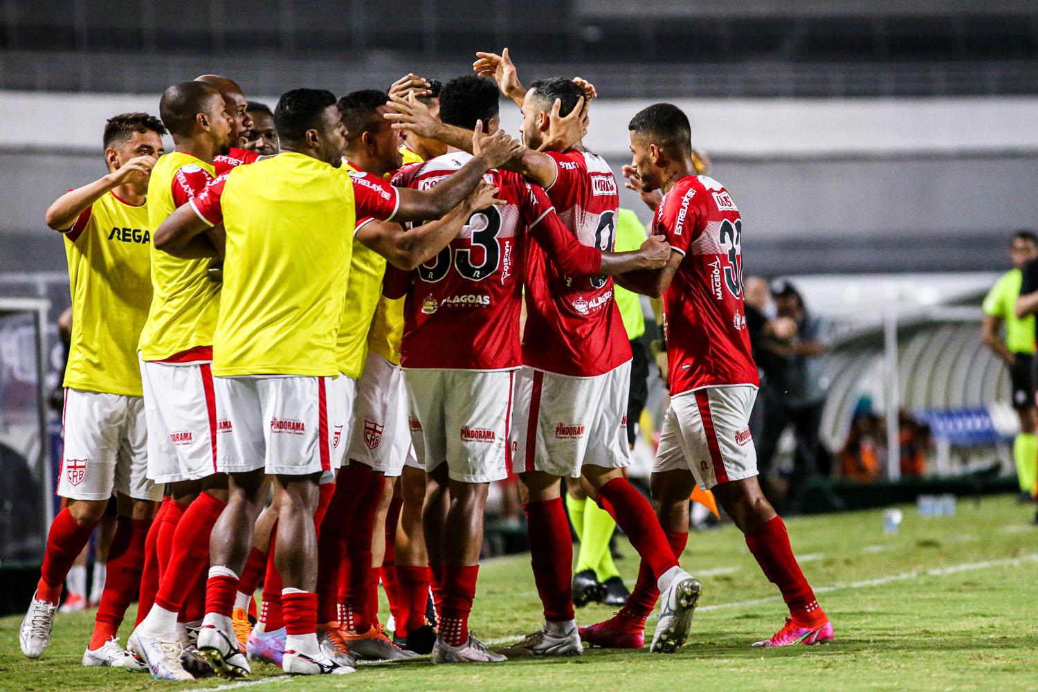 CRB supera desfalques e vence o Atlético-GO por 2 a 1 no Rei Pelé