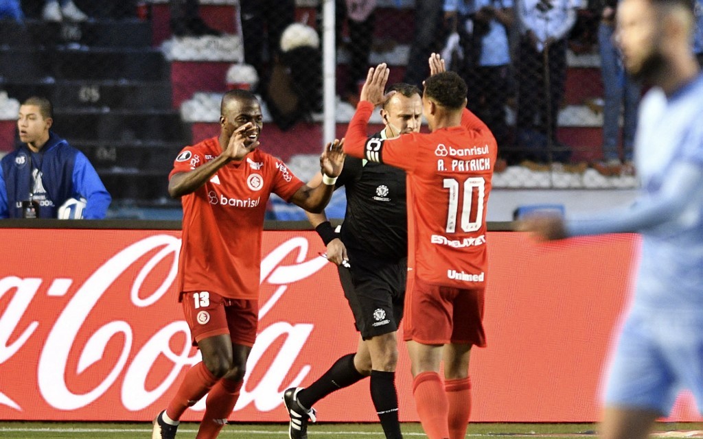 Inter-RS segura a pressão e vence Bolívar nas quartas da Libertadores