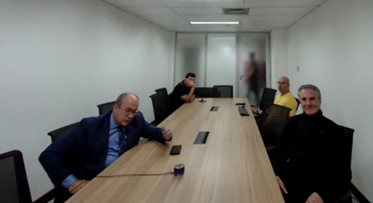 Alexandre de Moraes concede prisão domiciliar a Collor; ex-presidente usará tornozeleira eletrônica